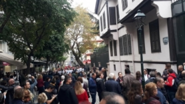10 Kasım saat 09:05 de Selanik de Atatürk'ün doğduğu evde Atamızı andık.